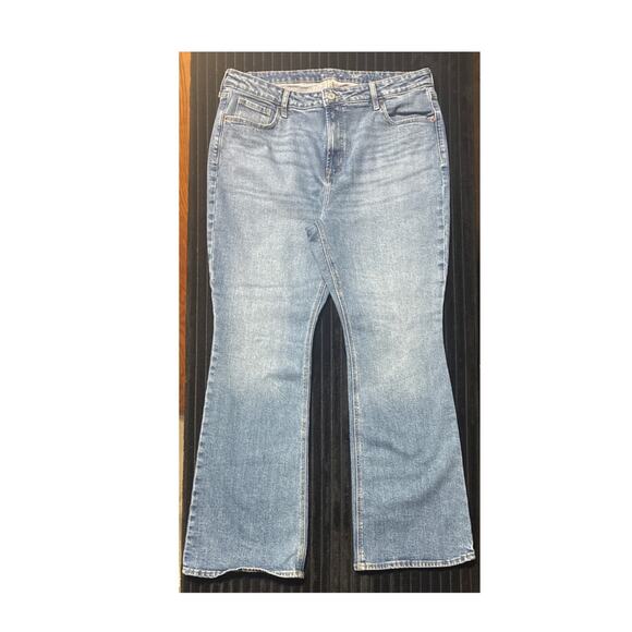 Old Navy Women’s Flare Jeans Size 16 Extra High Rise Stretch 30” - Picture 1 of 3